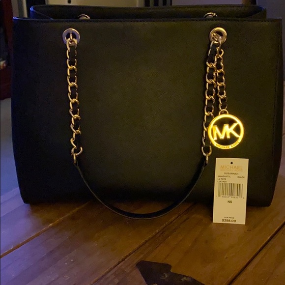 Michael Kors Handbags - Michael Kors Susannah Large Leather Tote